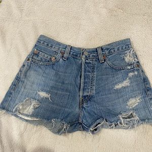 Levis 501 cut off shorts!!